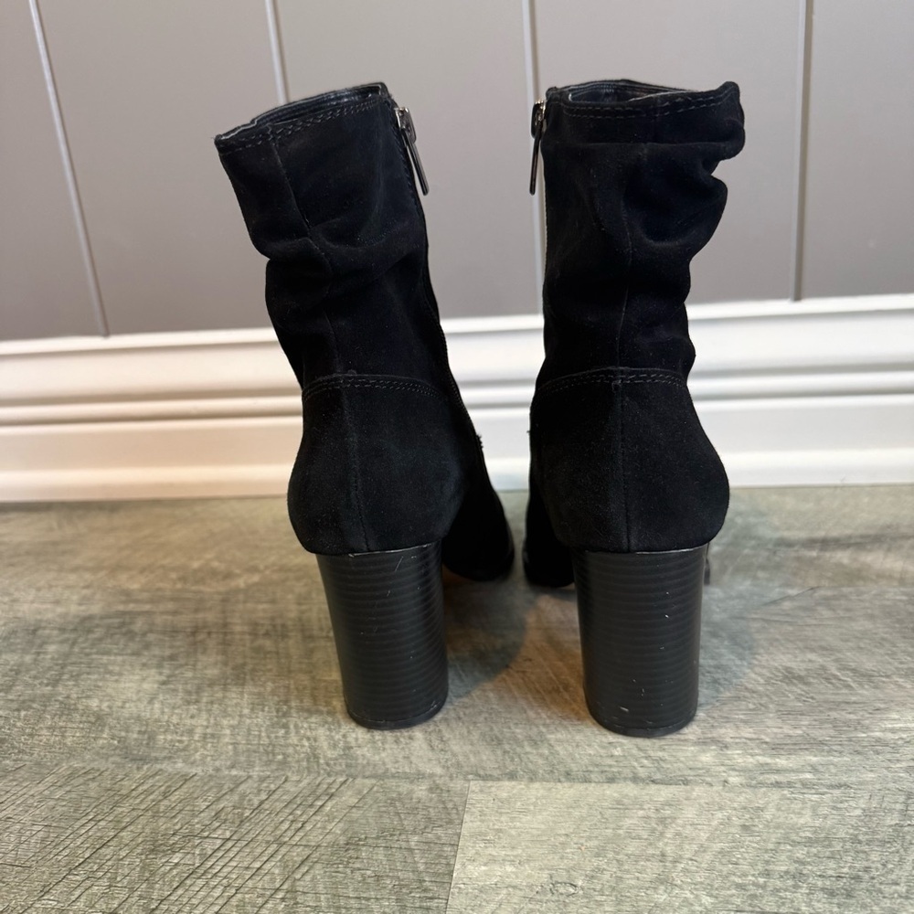 Vince Camuto Women's Crethana Black Suede Boots Size 8.5 Pointed Toe Block Heel - Picture 5 of 16